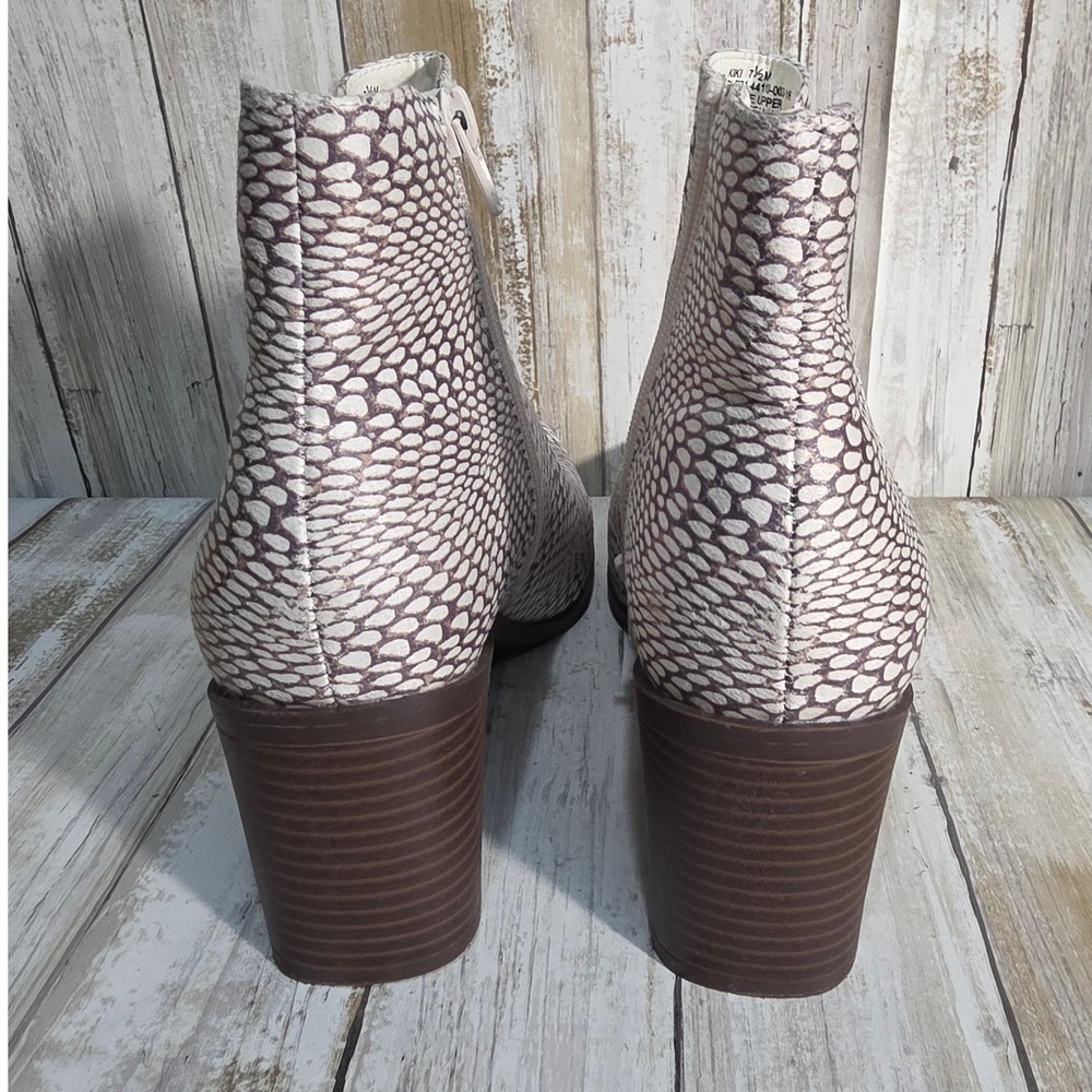 The Limited Kiki Snakeskin Textured Ankle Boots Cream Brown Block Heel Size 7.5M - Picture 6 of 10